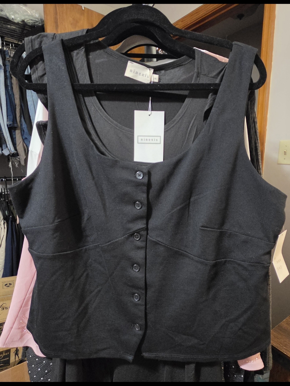 A NEW DAY Gorgeous Plus Size Sleeveless Black Stretchy Button Up Crop Top
